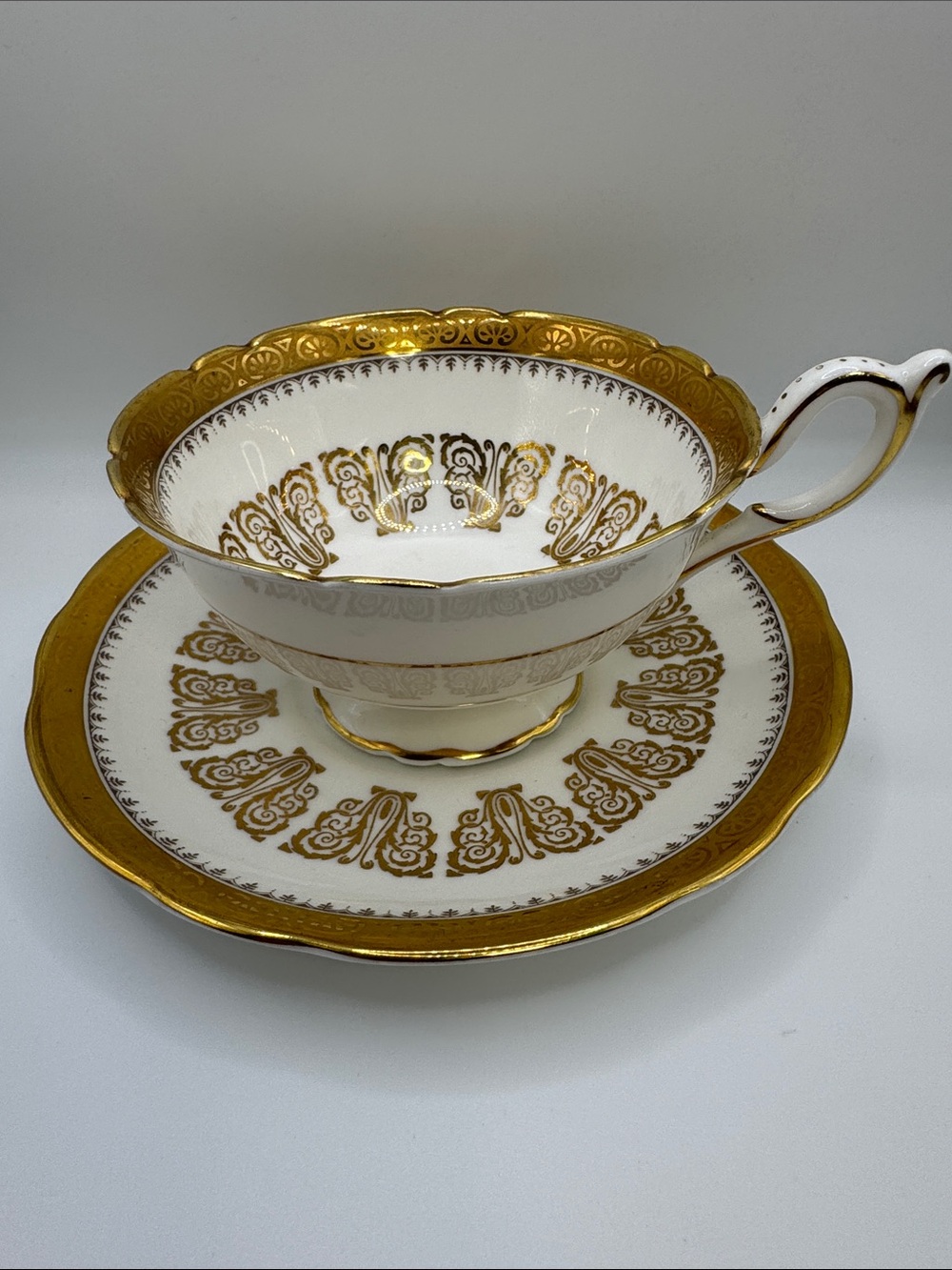 Vintage EB Foley Heavy Gold Butterfly Teacup & Saucer Set - Picture 2 of 5